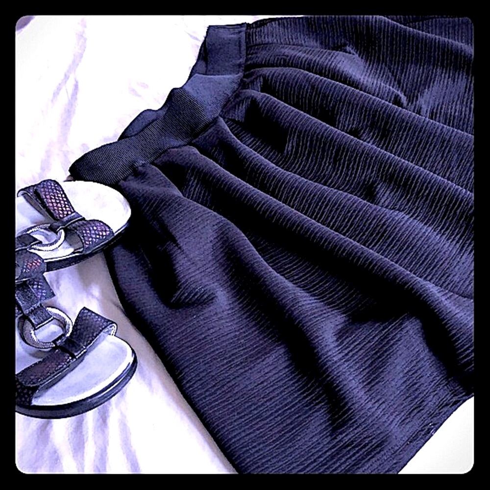 Black Pleated Mini Skirt‎ M Lightweight Summer Goth Outfit Base